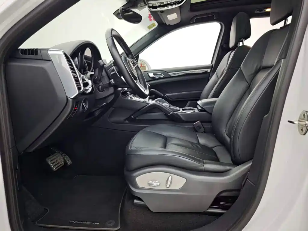 Porsche Cayenne — миниатюра 5