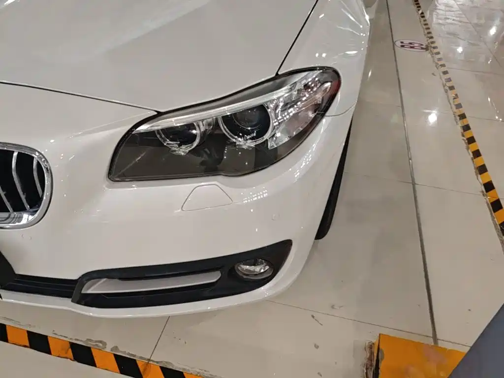 BMW 5 Series — миниатюра 24