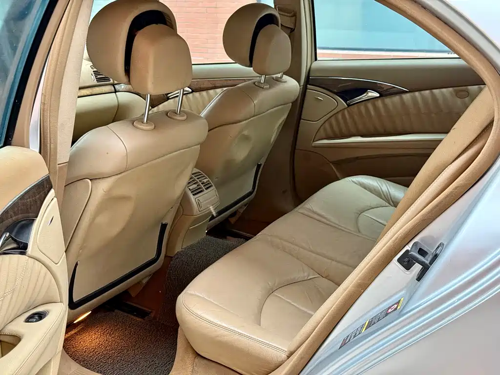 Mercedes-Benz E-Class — миниатюра 9