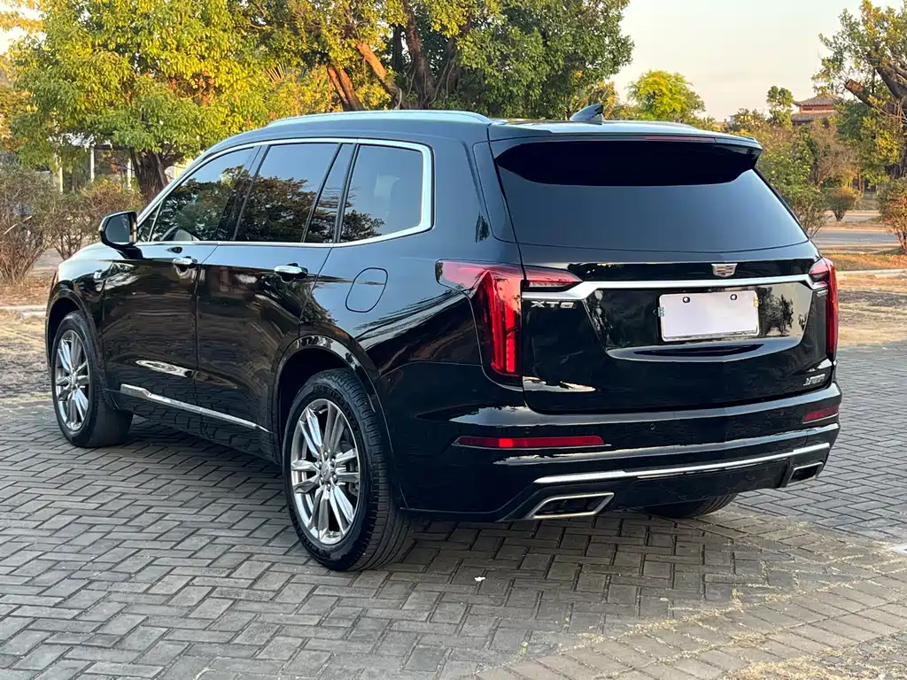 CADILLAC XT6