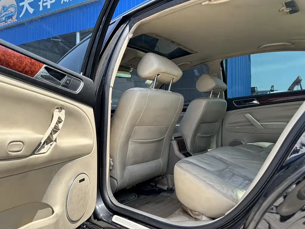 Volkswagen Passat 2009 2.8L V6 AT
