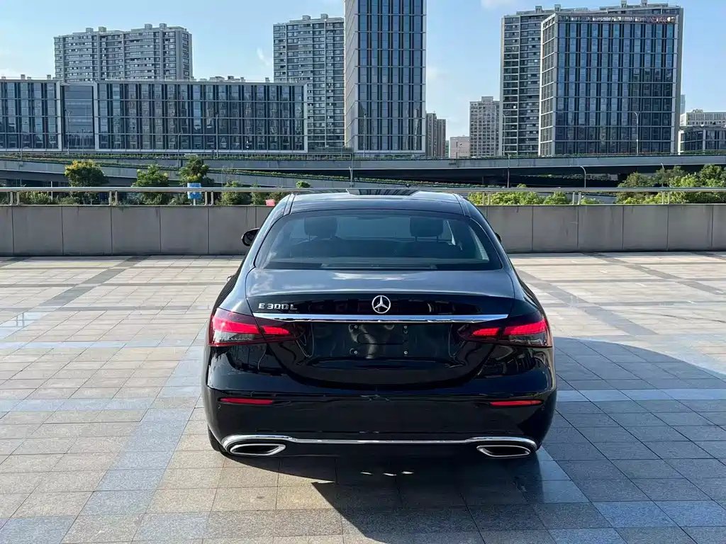 Mercedes-Benz E-Class — миниатюра 14