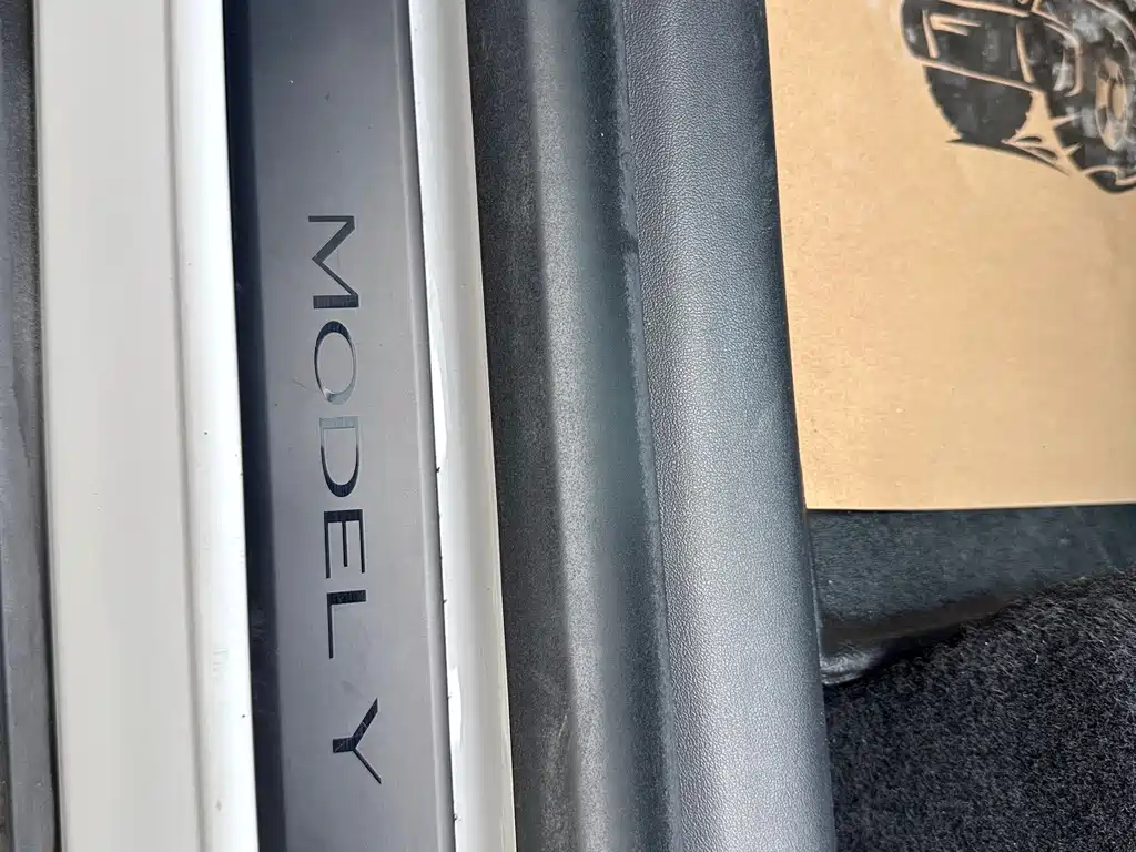 Tesla Model Y — миниатюра 22