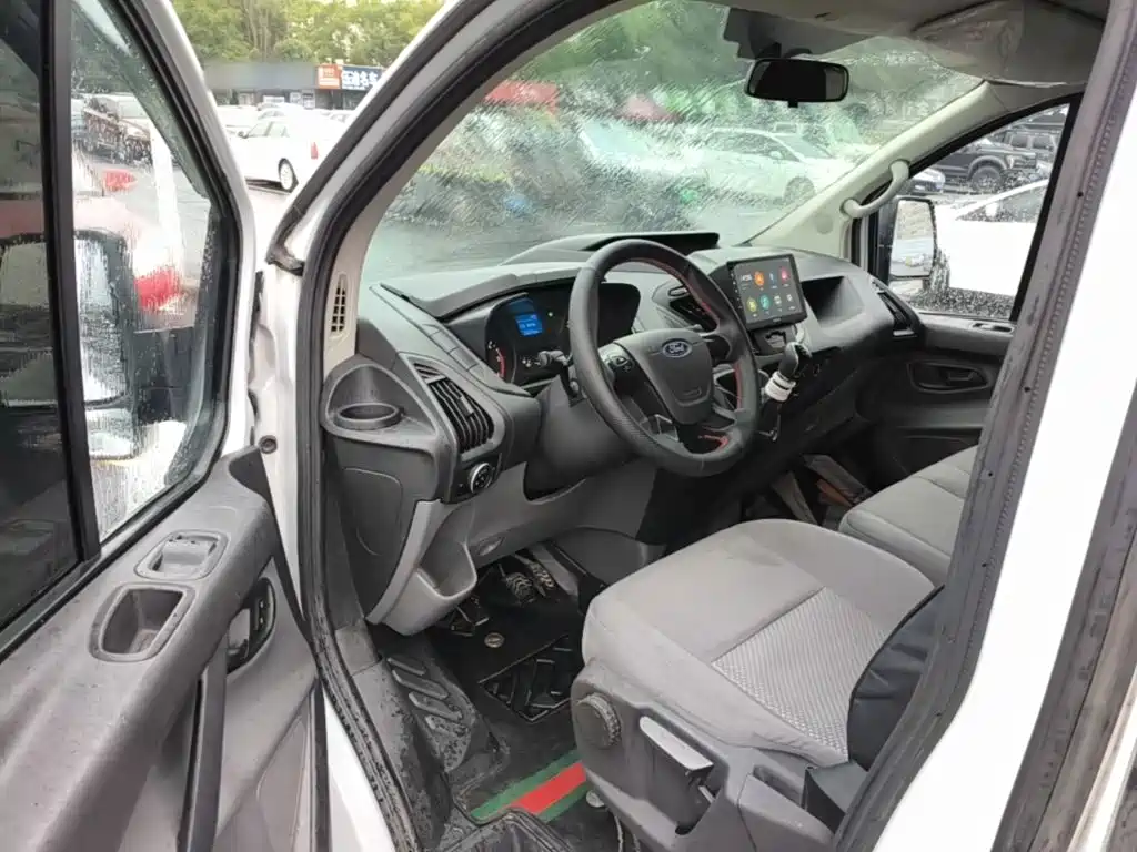 Ford Transit — миниатюра 16