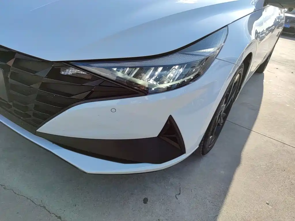 Hyundai Elantra — миниатюра 24