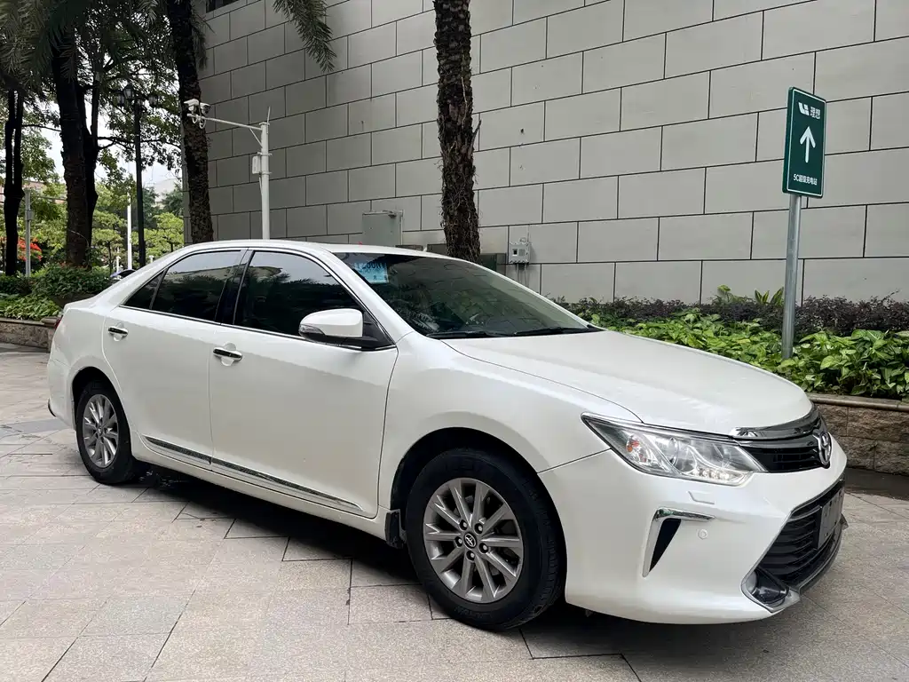 Toyota Camry — миниатюра 3