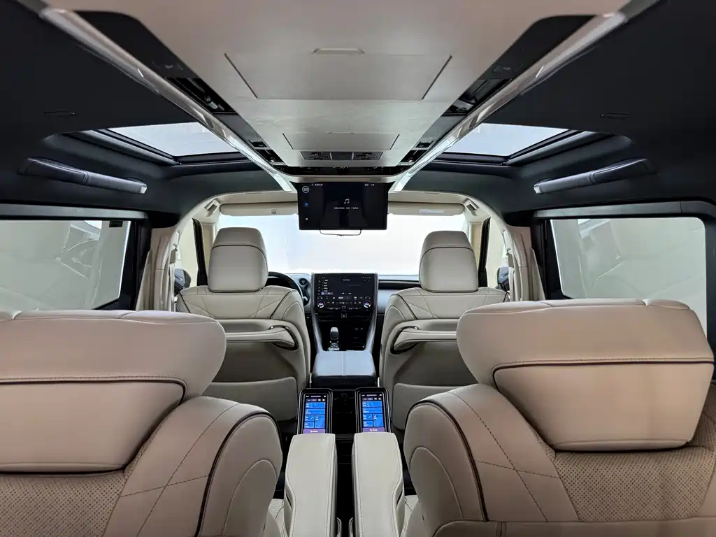 Toyota Vellfire — миниатюра 10