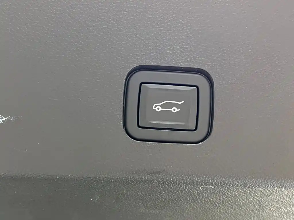 Cadillac XT6 — миниатюра 12