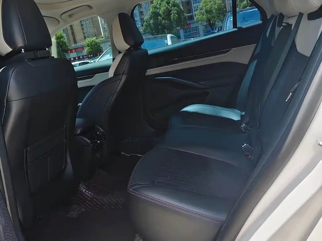 Ford Mondeo — миниатюра 6