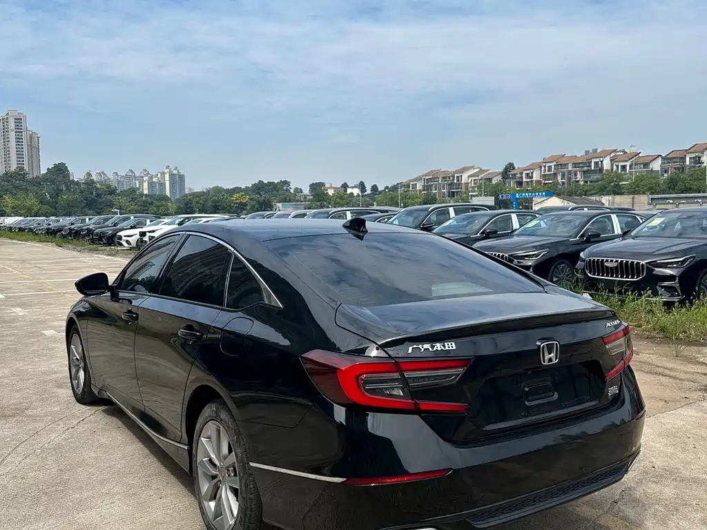 Honda Accord — миниатюра 9