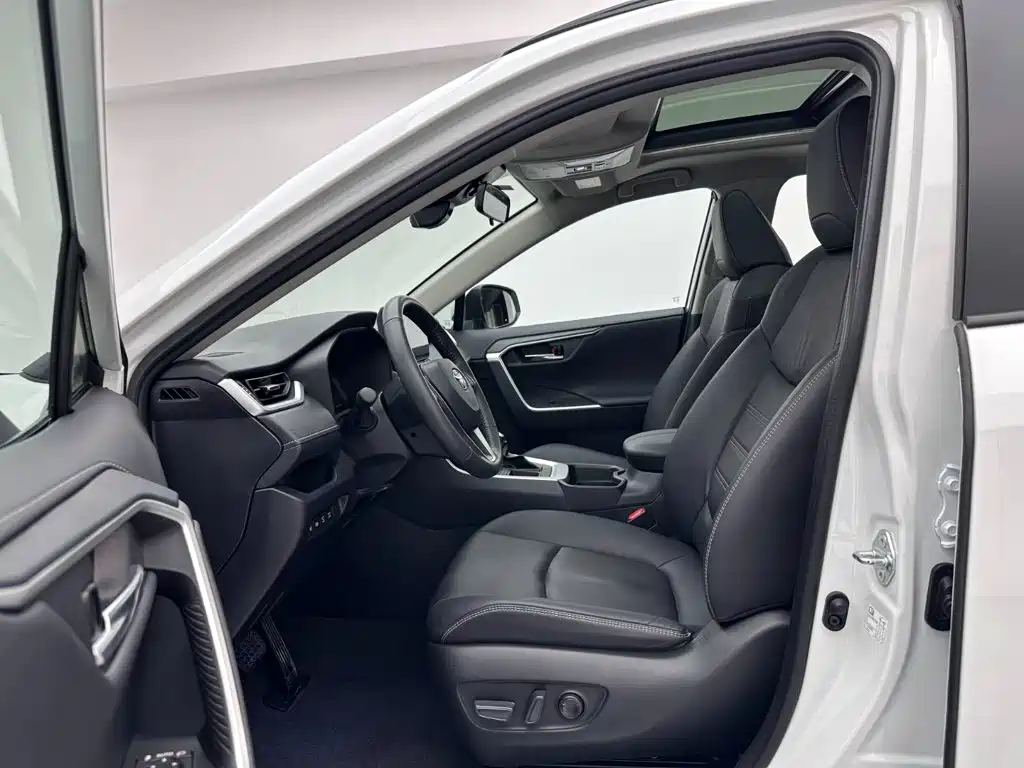 Toyota RAV4 — миниатюра 19