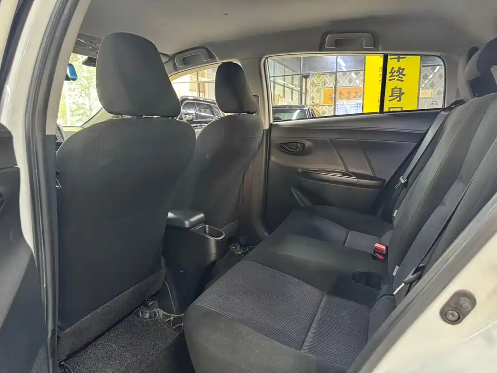 Toyota Yaris L — миниатюра 8