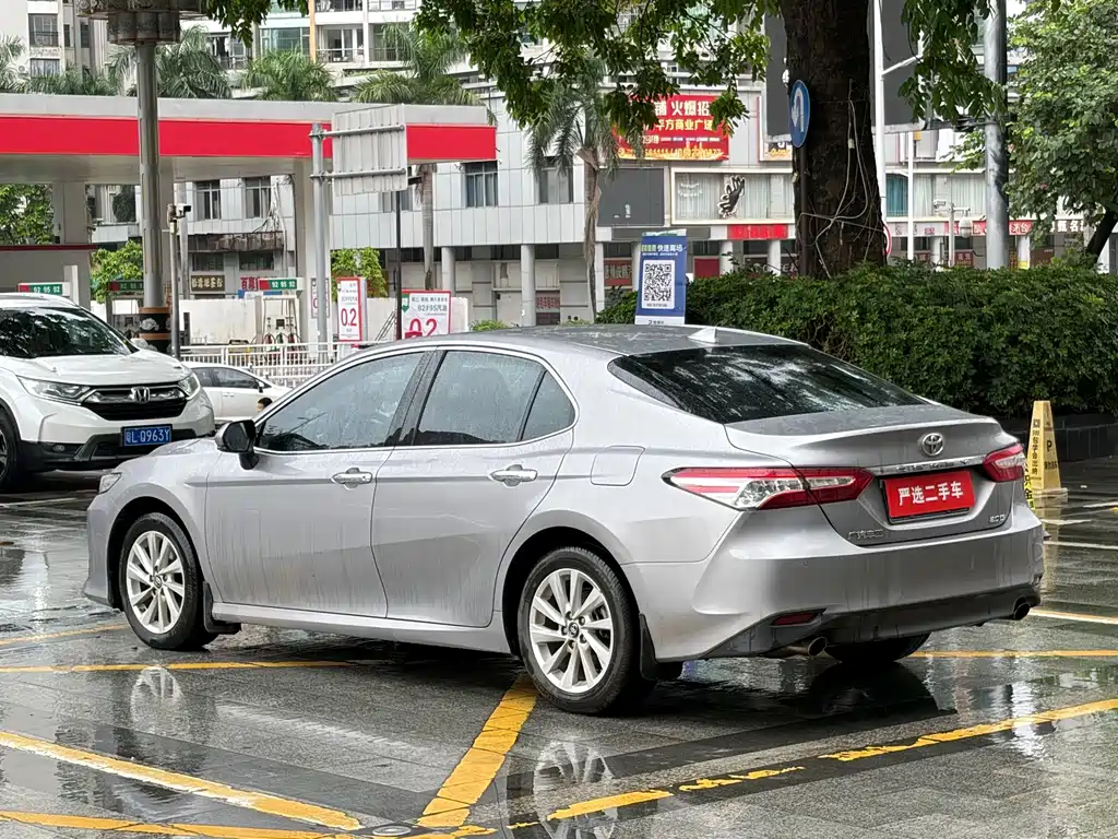 Toyota Camry — миниатюра 9