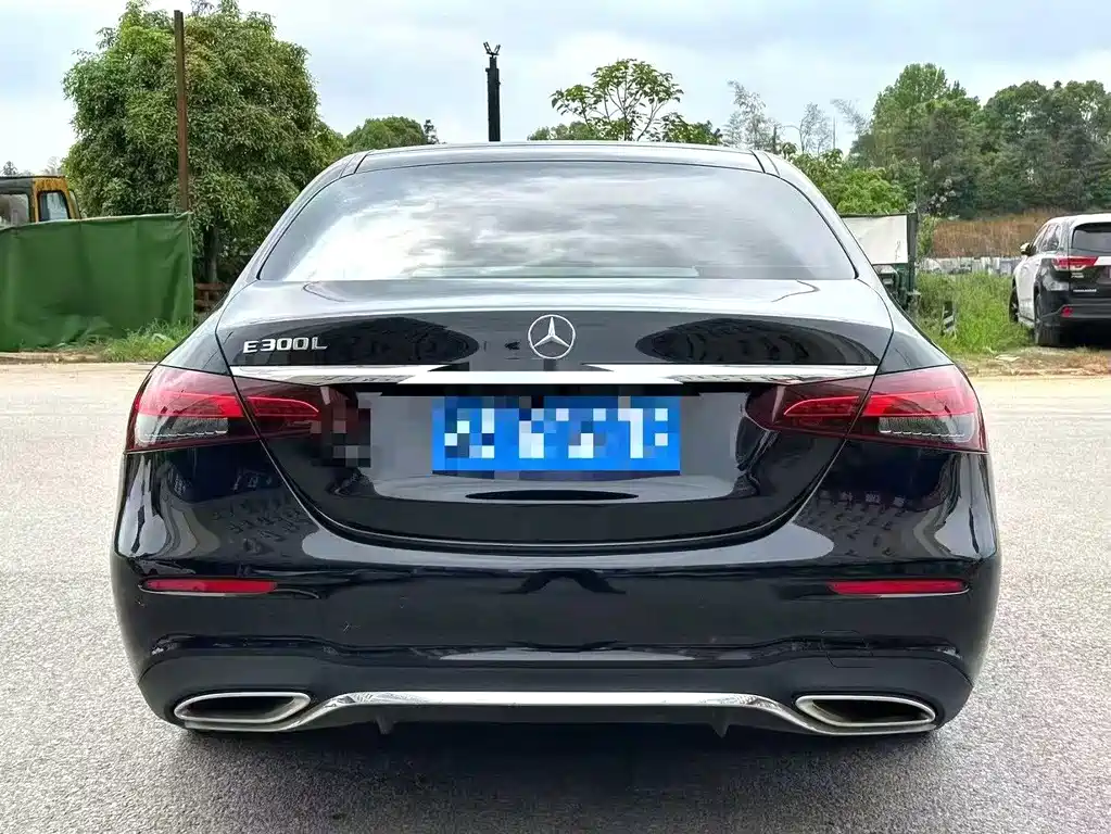 Mercedes-Benz E-Class — миниатюра 7