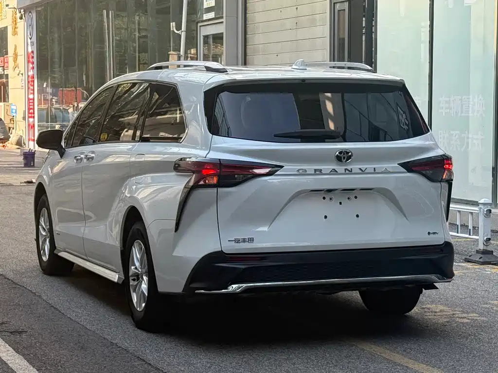 Toyota Granvia — миниатюра 19