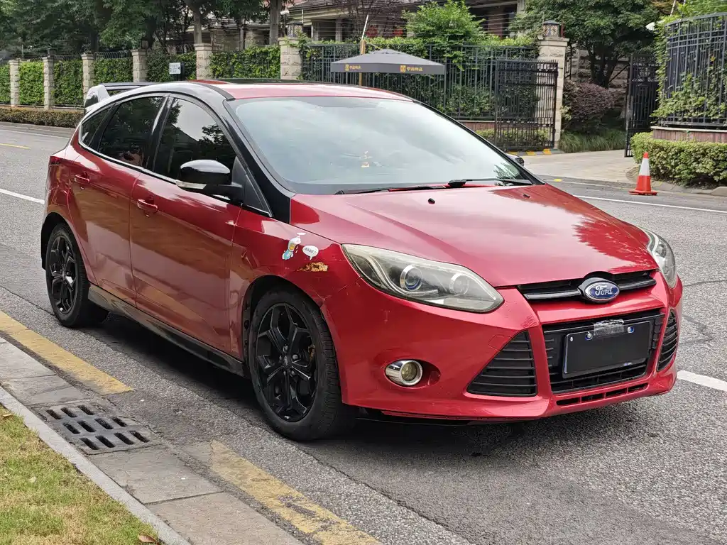 Ford Focus 2012 2.0L AT Luxury Sport