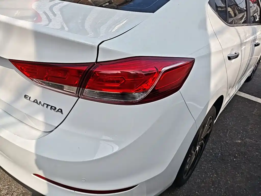 Hyundai Elantra — миниатюра 8