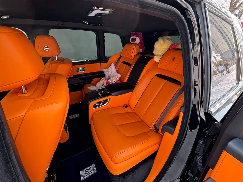 Rolls-Royce Cullinan 2022 мест