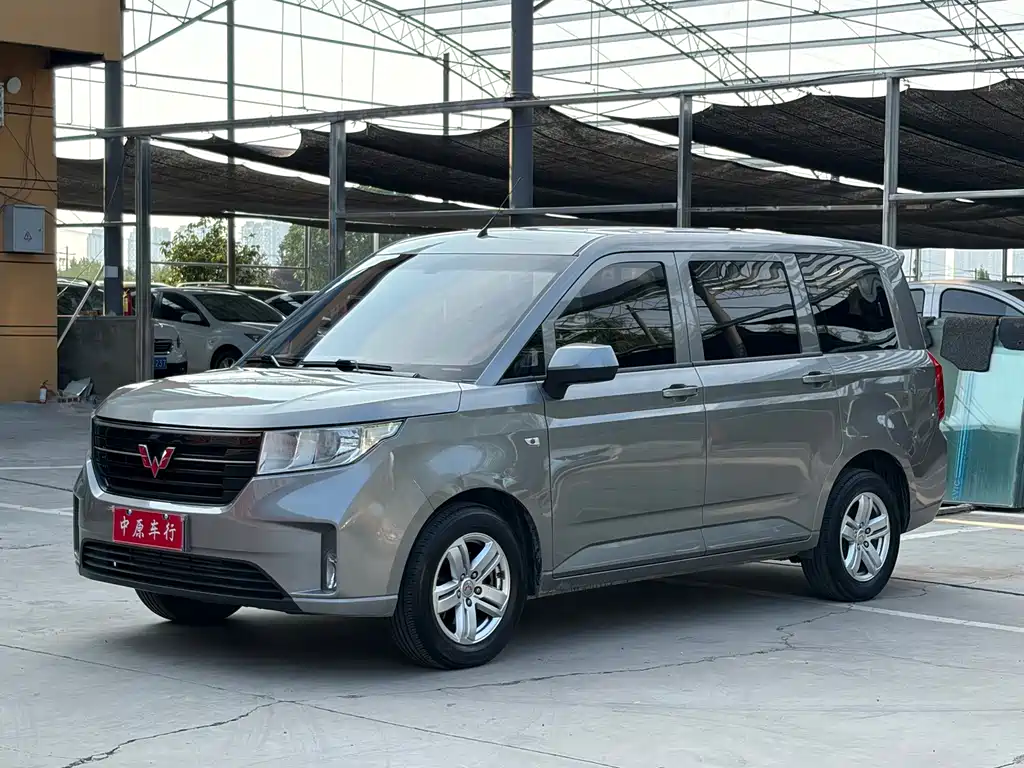 Wuling Hongguang PLUS
