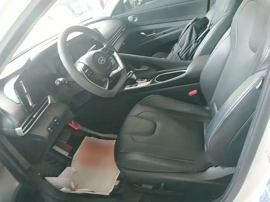 Hyundai Elantra — миниатюра 15