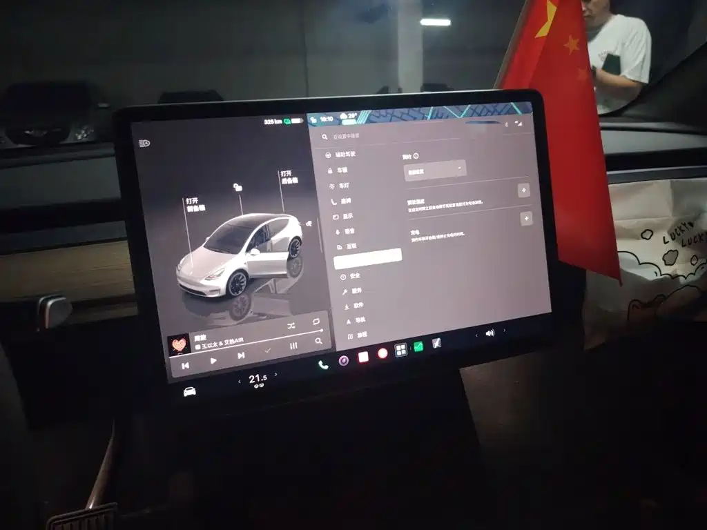 Tesla Model Y — миниатюра 8