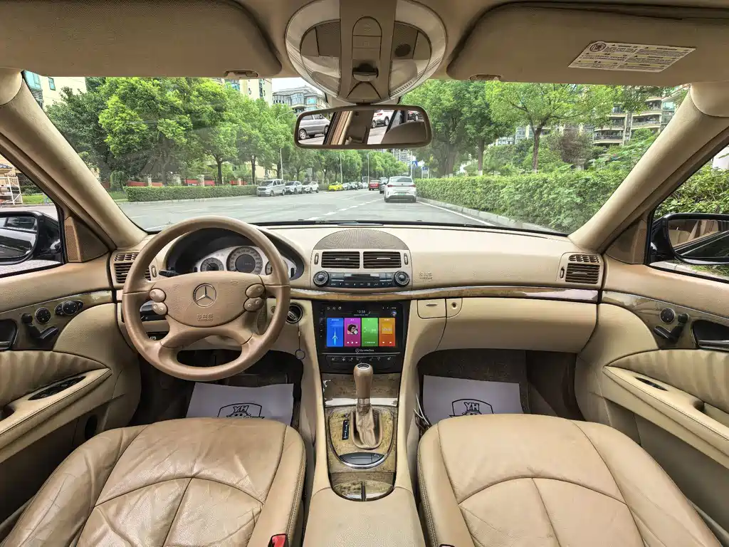Mercedes-Benz E-Class — миниатюра 9