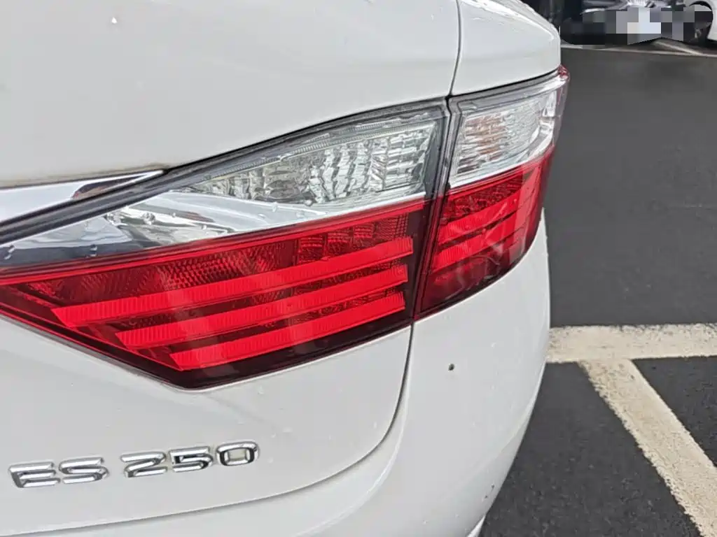 Lexus ES — миниатюра 8