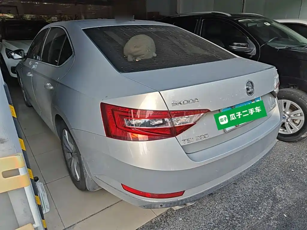 Skoda Superb — миниатюра 5