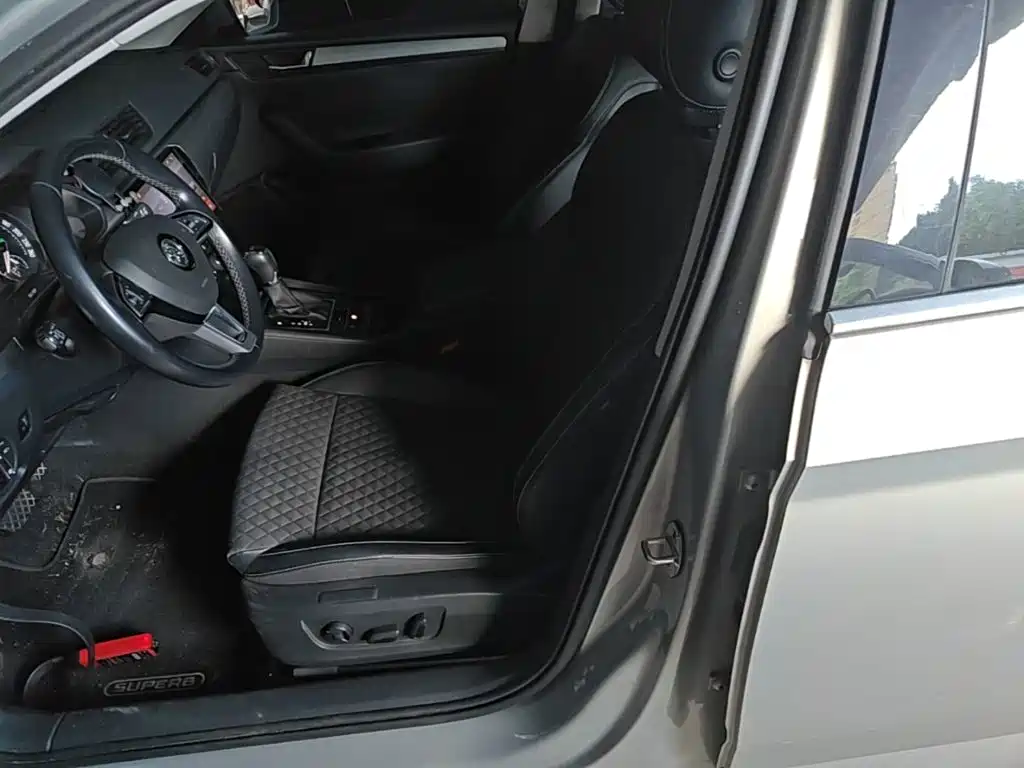 Skoda Superb — миниатюра 15