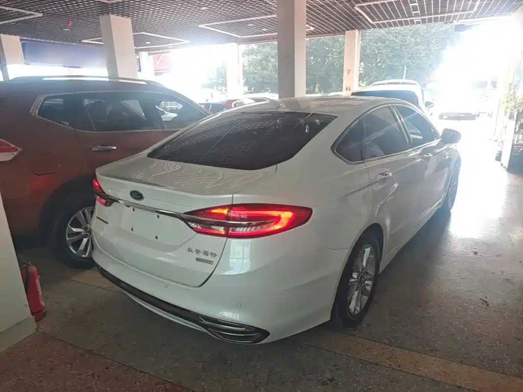 Ford Mondeo — миниатюра 7