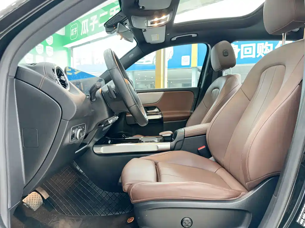 Mercedes-Benz GLB — миниатюра 8
