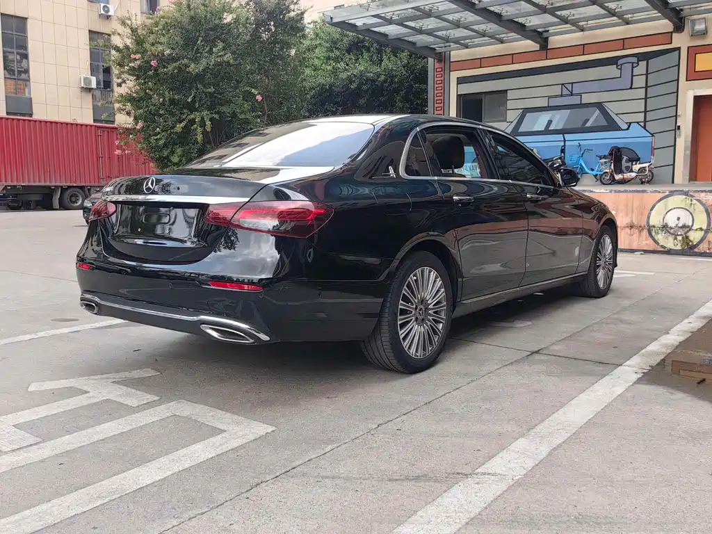 MERCEDES-BENZ E CLASS