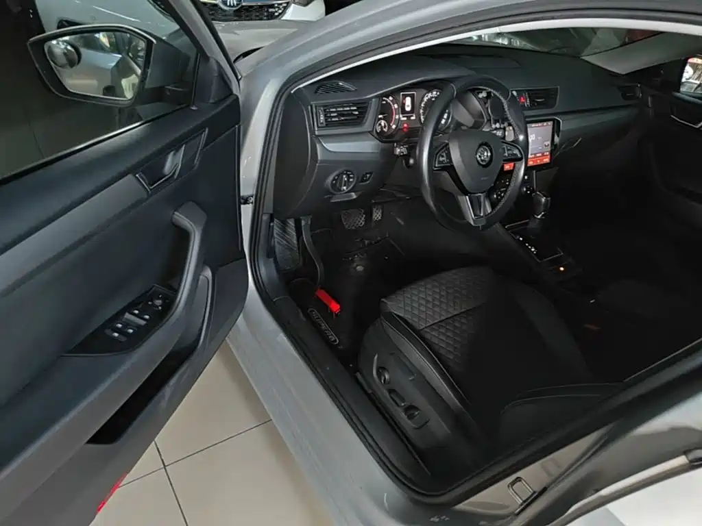 Skoda Superb — миниатюра 16