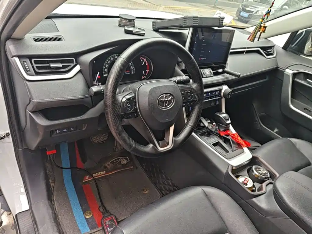 Toyota RAV4 — миниатюра 10