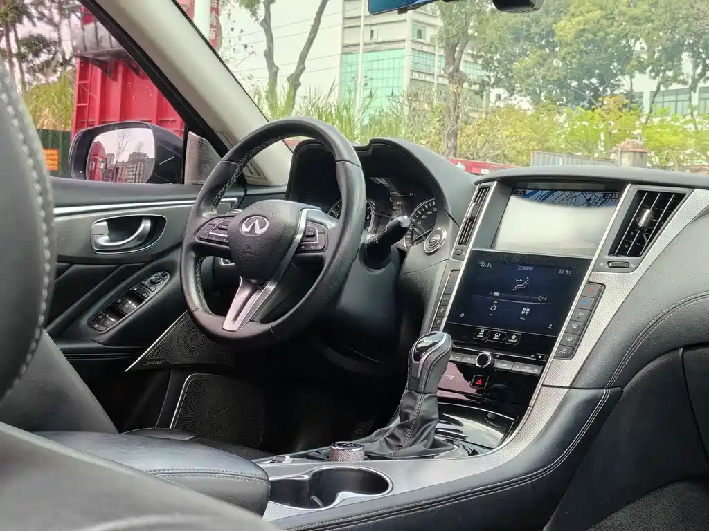INFINITI Q50L