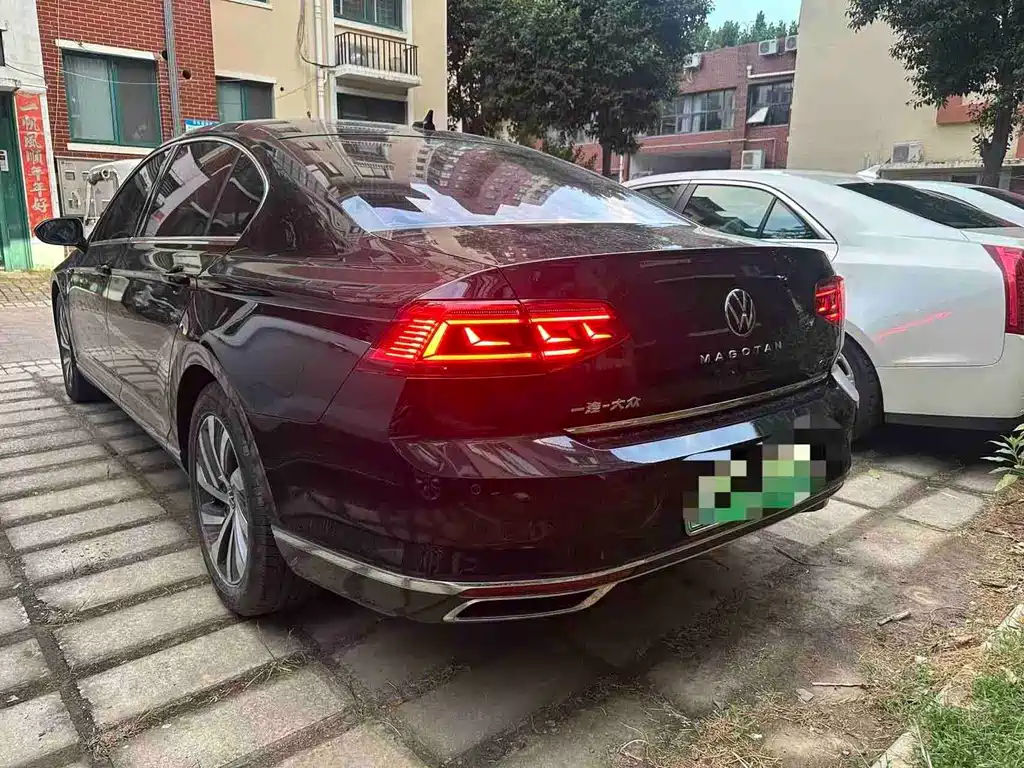 Volkswagen Magotan PHEV — миниатюра 2