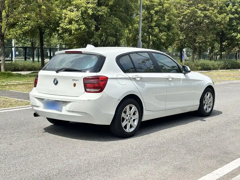BMW 1 Series (Import) — миниатюра 7