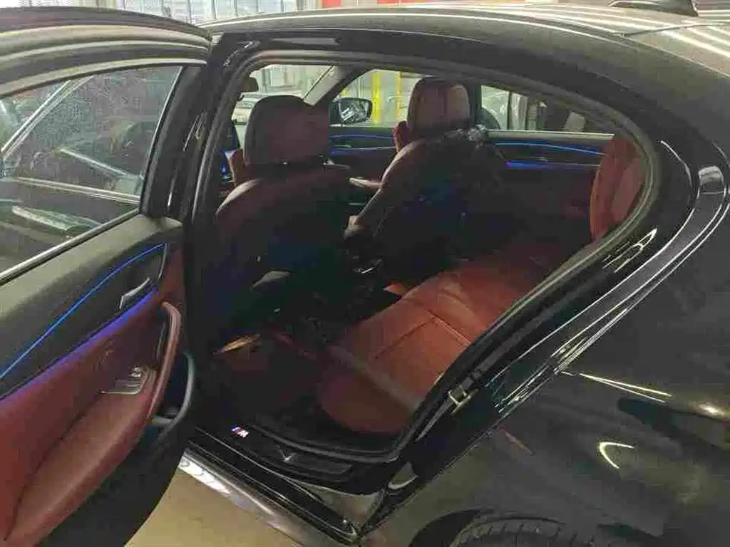 BMW 5 Series — миниатюра 5
