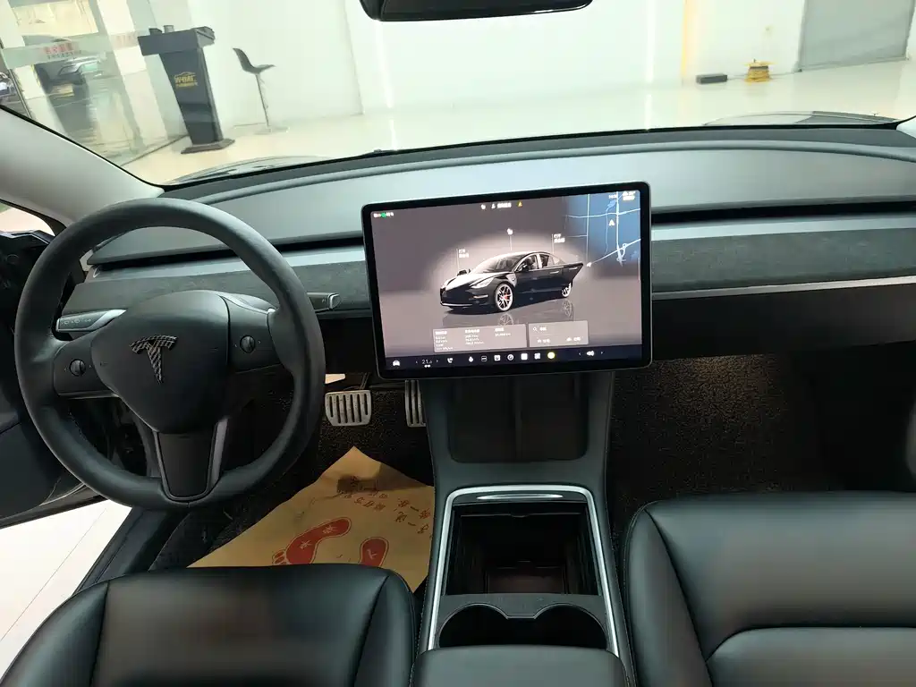 Tesla Model 3 — миниатюра 6