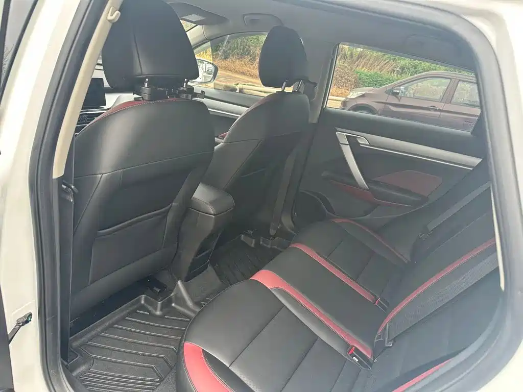 Geely Binyue — миниатюра 5