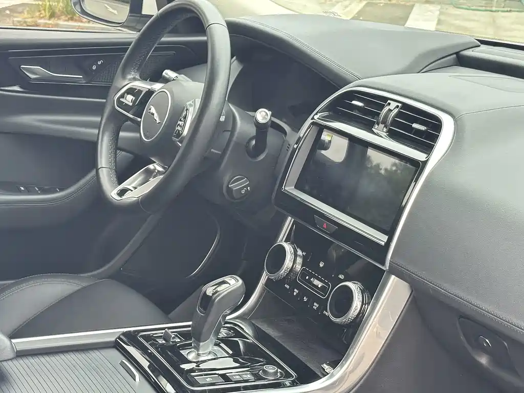 Jaguar XEL — миниатюра 5