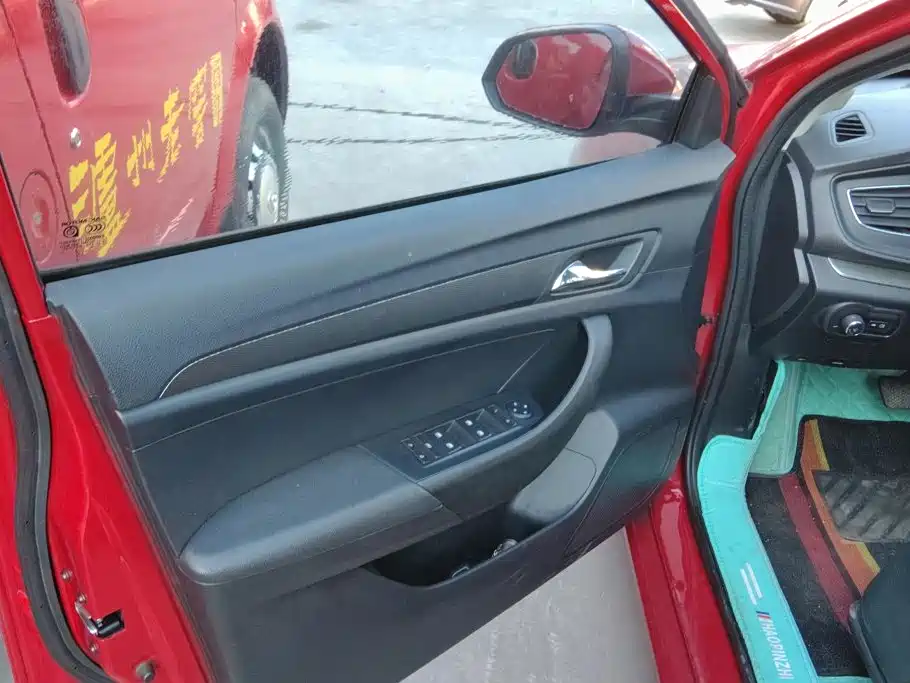 Roewe 360 — миниатюра 7