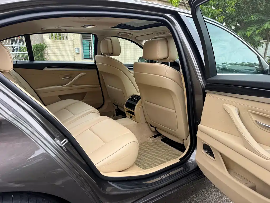 BMW 5 Series — миниатюра 19