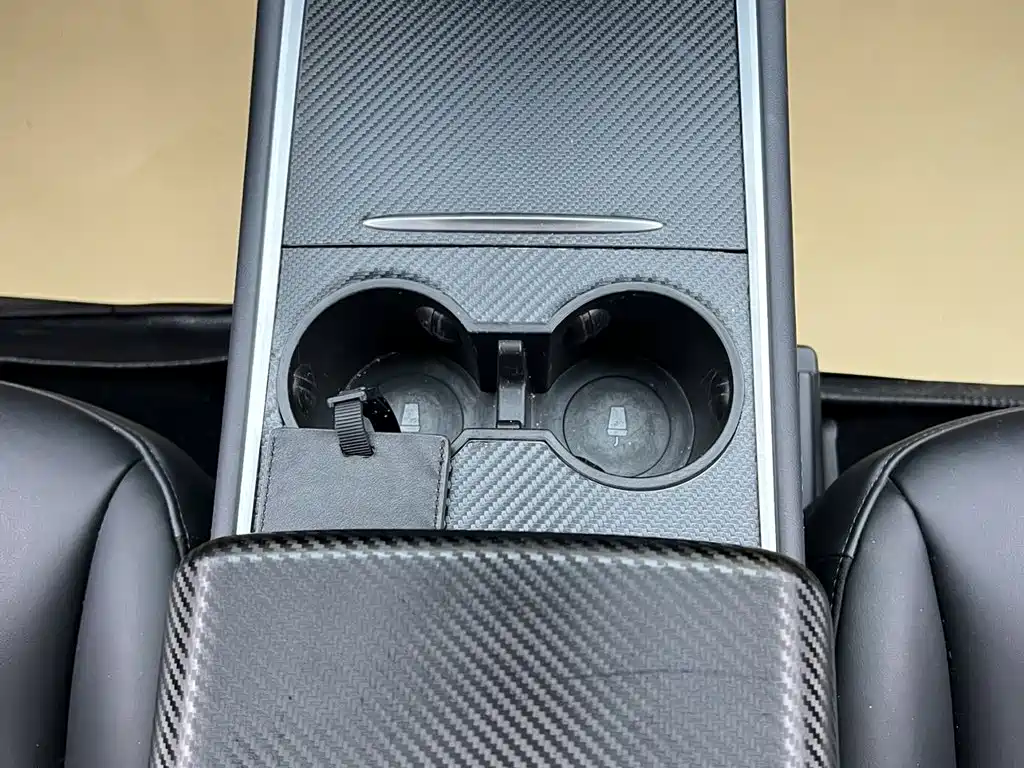 Tesla Model Y — миниатюра 29