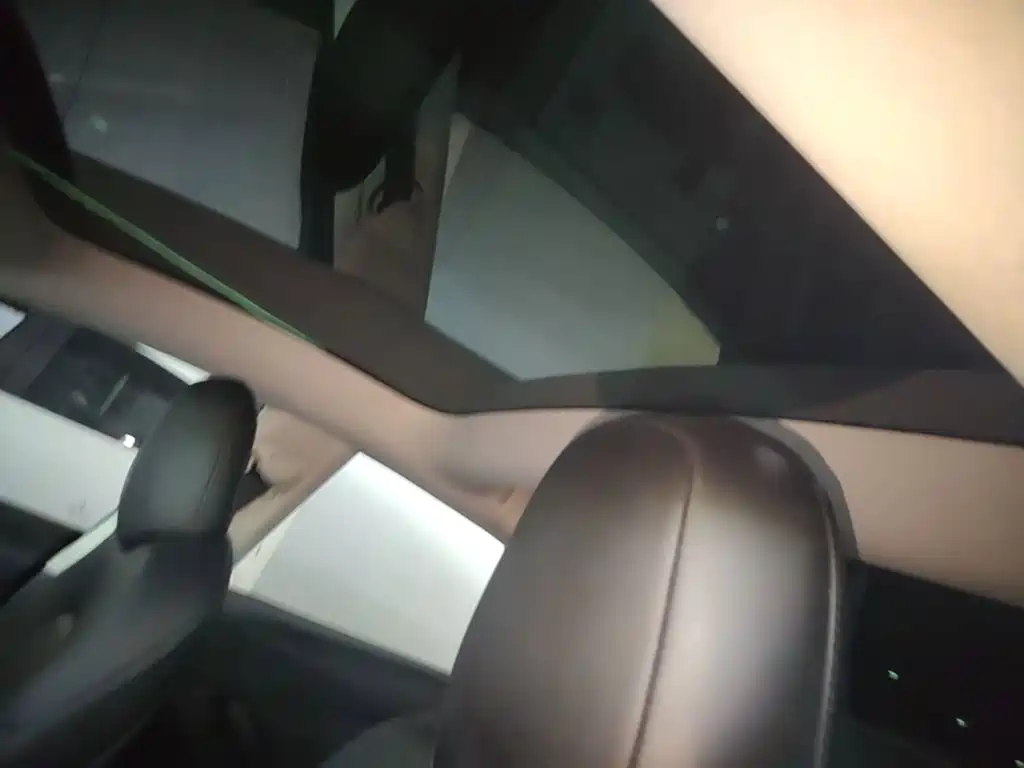 Tesla Model 3 — миниатюра 18