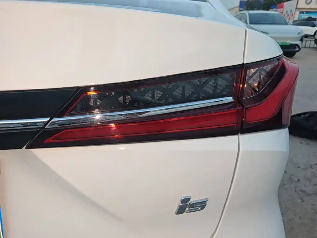 Roewe i5 — миниатюра 8