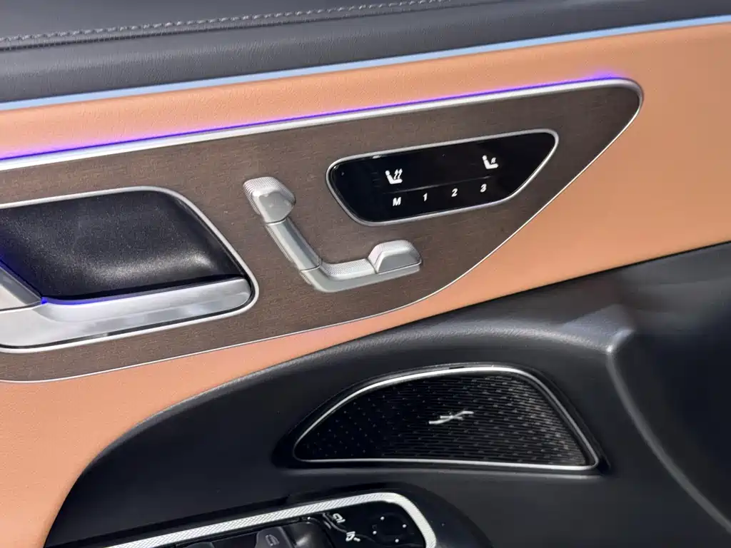 Mercedes-Benz E-Class — миниатюра 17