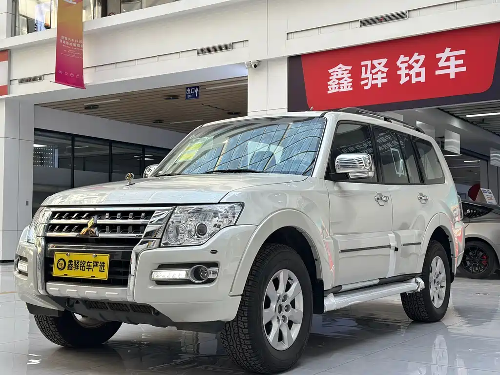 Mitsubishi Pajero (Import) 0