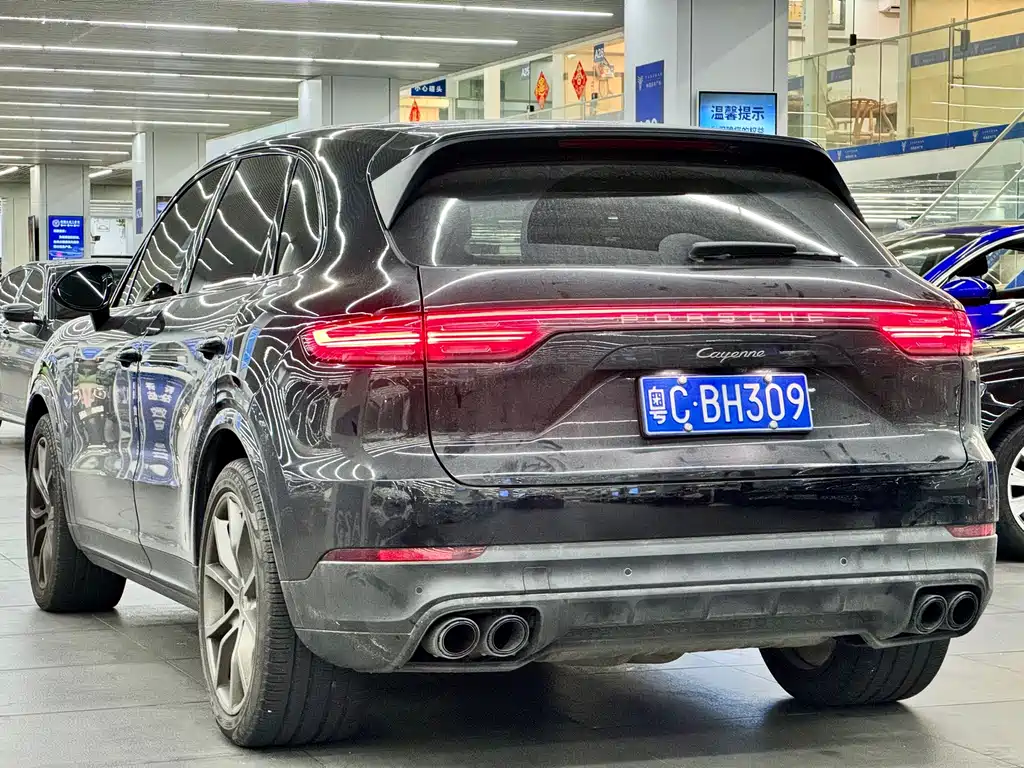 Porsche Cayenne — миниатюра 10