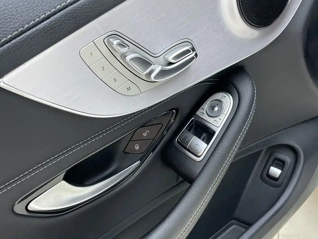 Mercedes-Benz C-Class (Import) — миниатюра 10